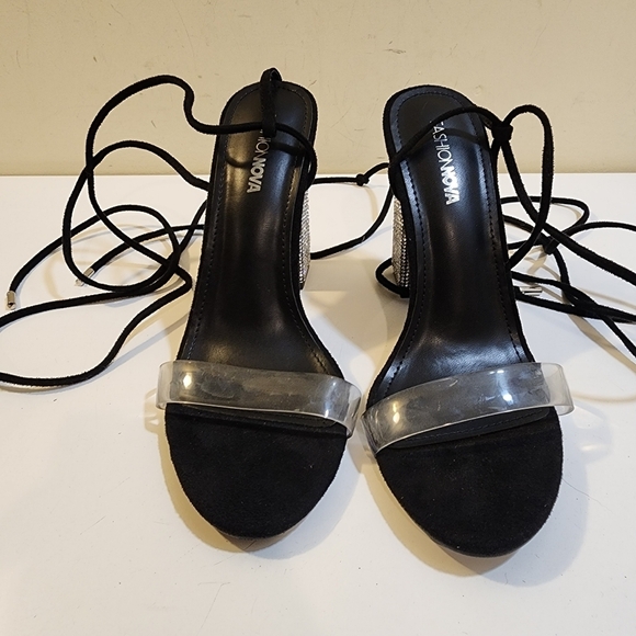 FASHION NOVA Black Strappy Studded Heels Sandals size 8 - Picture 5 of 11